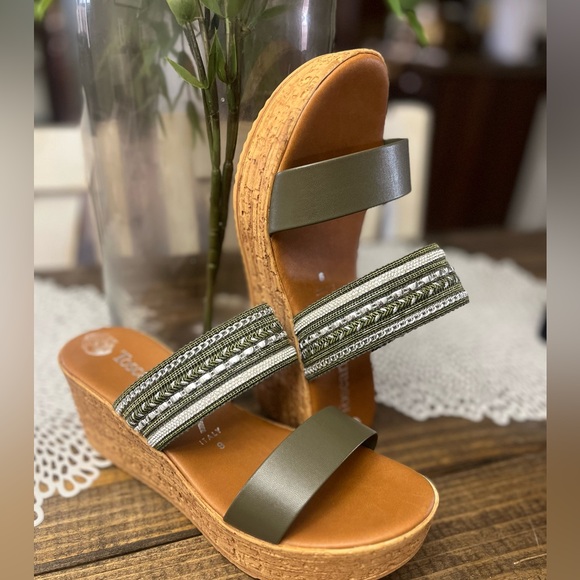 Toscanella Shoes - 3/$35 ❣️NWOT❣️ 👡 🍃 Toscanella Olive and Tan Wedge Sandals